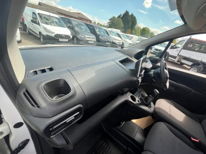 2025 Peugeot Partner