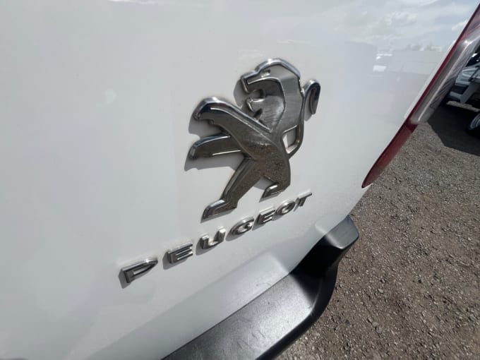2025 Peugeot Partner