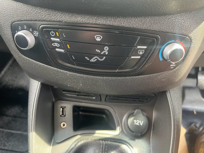 2025 Ford Transit Courier