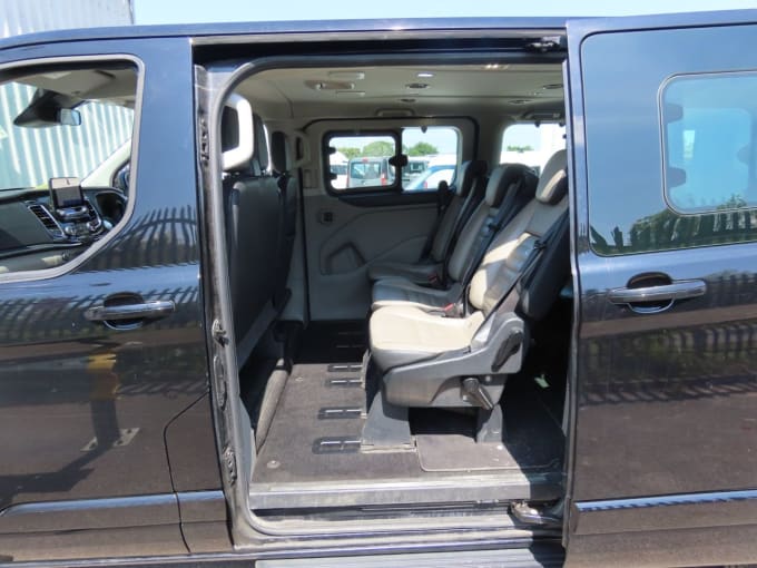 2025 Ford Tourneo Custom