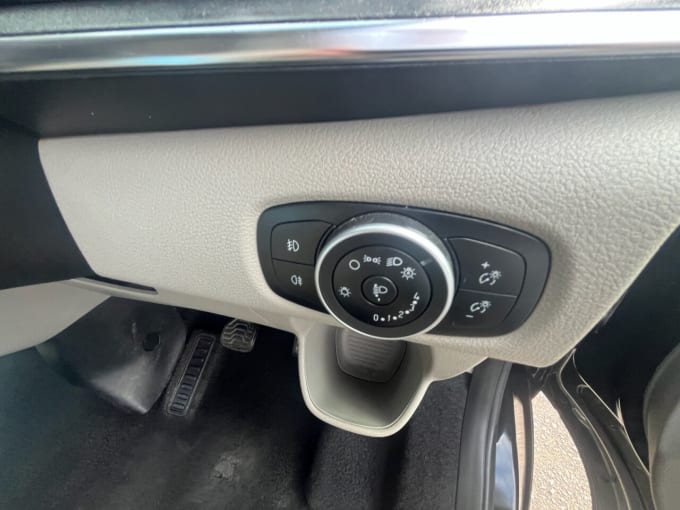 2025 Ford Tourneo Custom