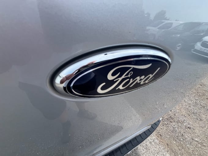 2025 Ford Tourneo Custom