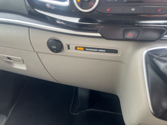 2025 Ford Tourneo Custom