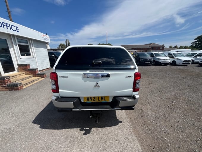 2025 Mitsubishi L200