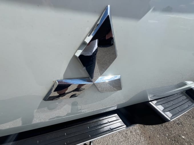 2025 Mitsubishi L200