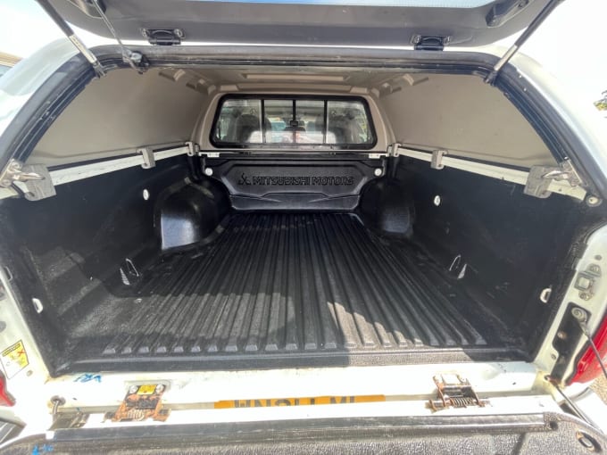 2025 Mitsubishi L200