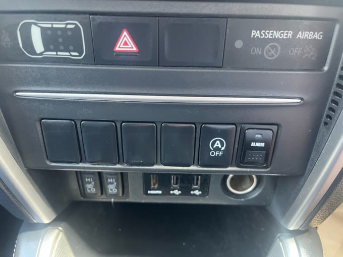 2025 Mitsubishi L200