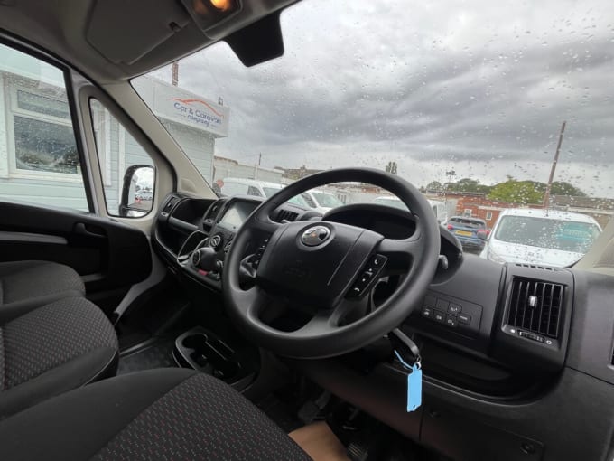 2025 Vauxhall Movano