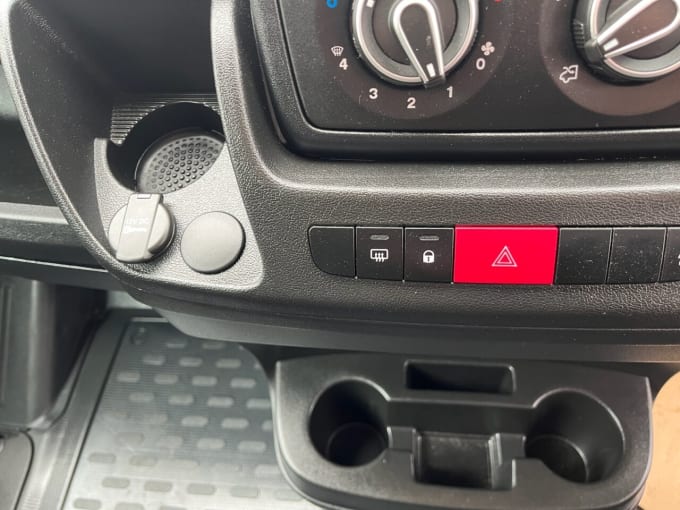 2025 Vauxhall Movano