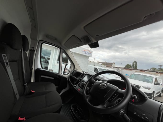 2025 Vauxhall Movano