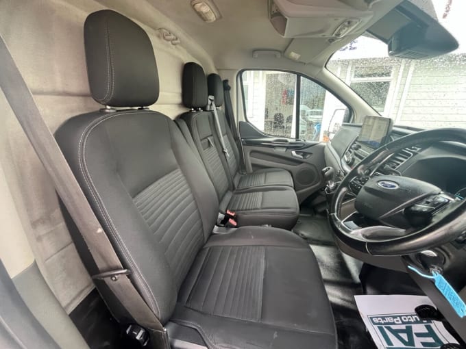 2025 Ford Transit Custom