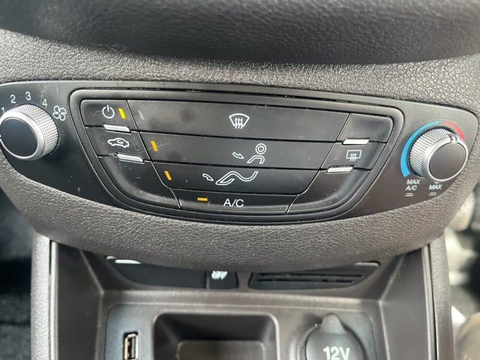 2025 Ford Transit Courier