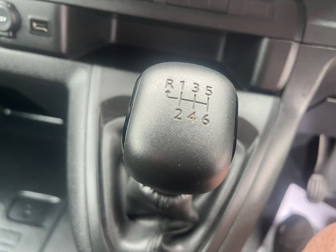 2025 Peugeot Expert