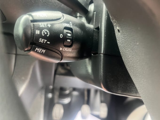 2025 Peugeot Expert