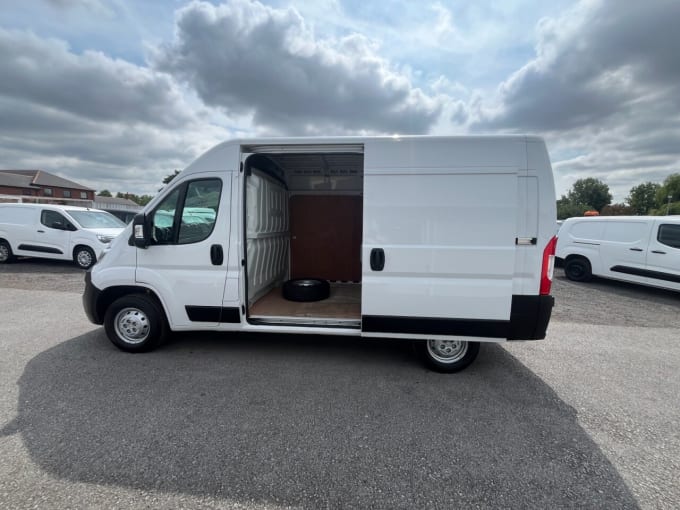 2025 Vauxhall Movano