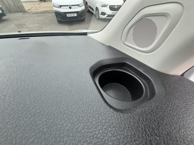 2025 Vauxhall Vivaro