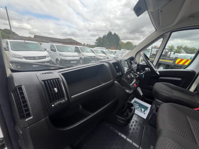 2025 Vauxhall Movano