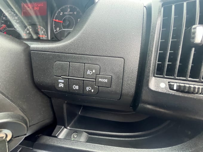 2025 Vauxhall Movano