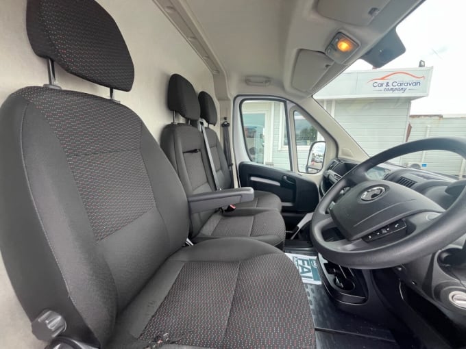 2025 Vauxhall Movano