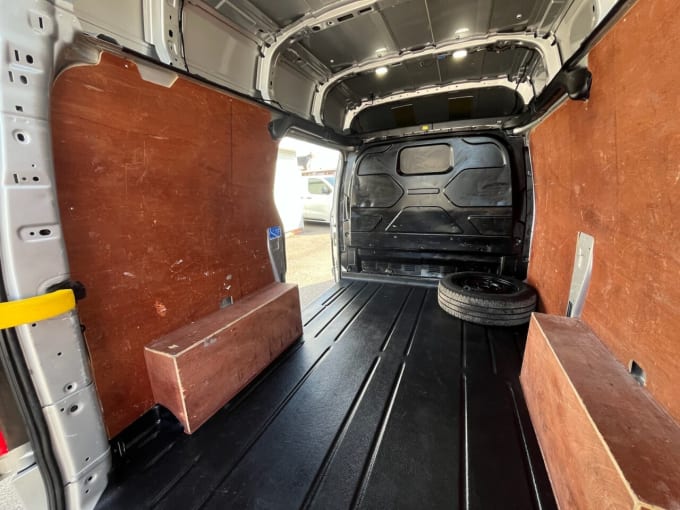 2025 Ford Transit Custom