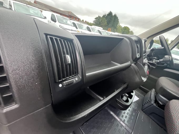 2025 Vauxhall Movano