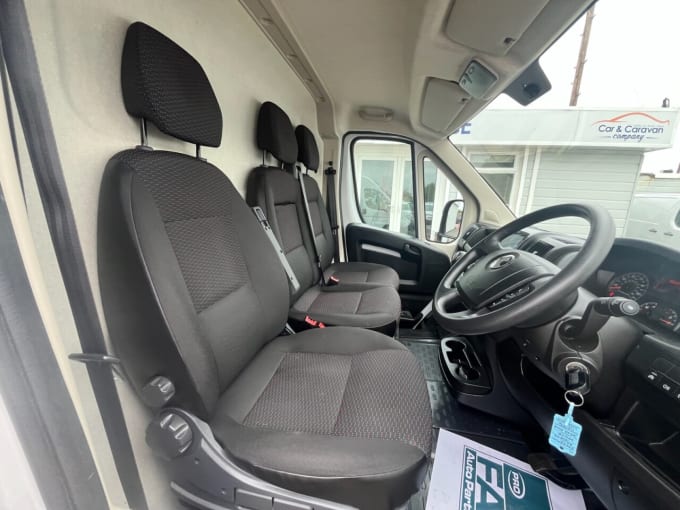 2025 Vauxhall Movano