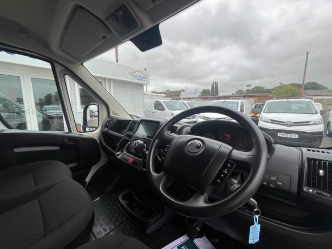 2025 Vauxhall Movano