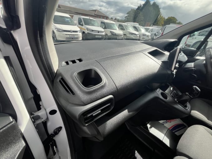 2025 Peugeot Partner