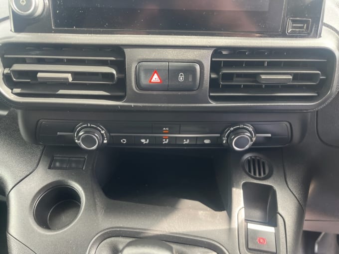 2025 Peugeot Partner