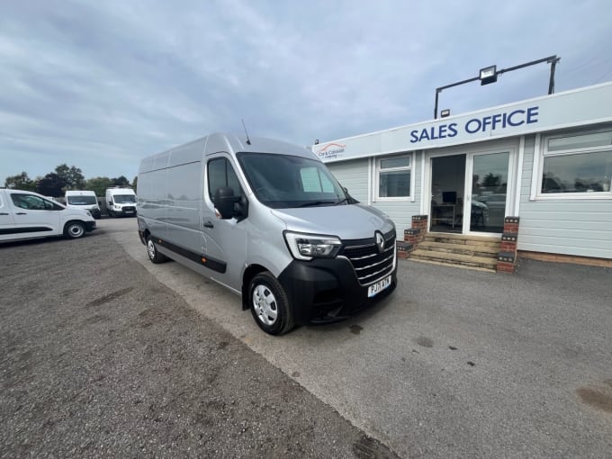 2025 Renault Master