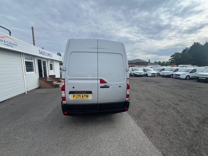2025 Renault Master