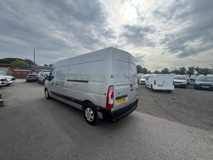 2025 Renault Master