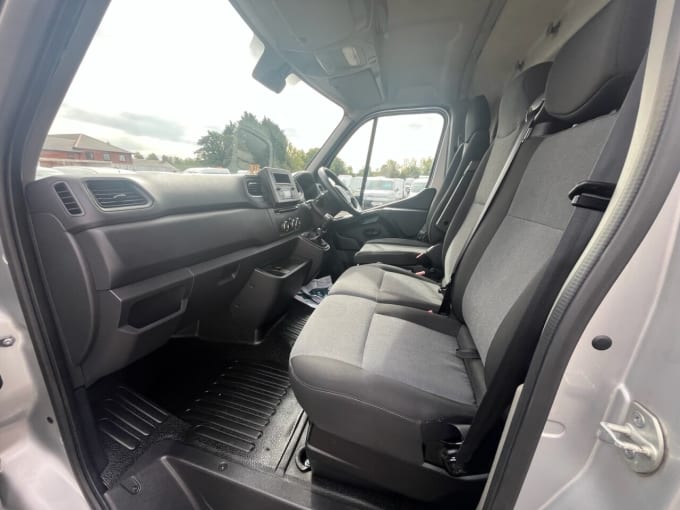 2025 Renault Master