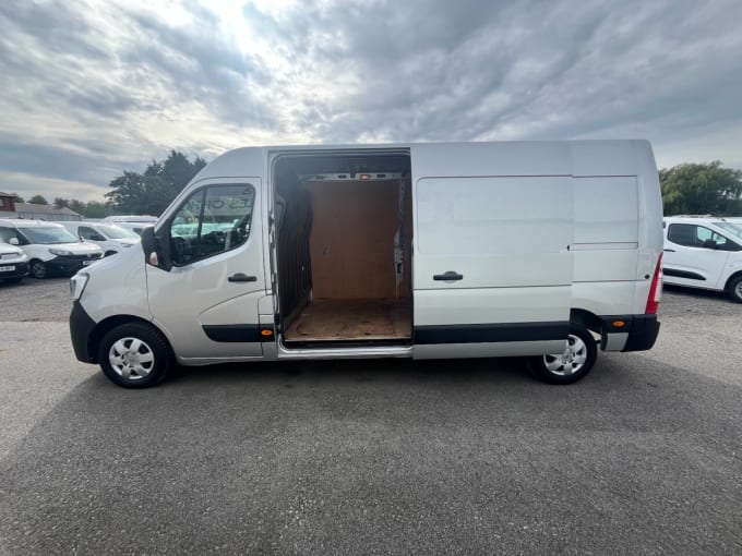 2025 Renault Master