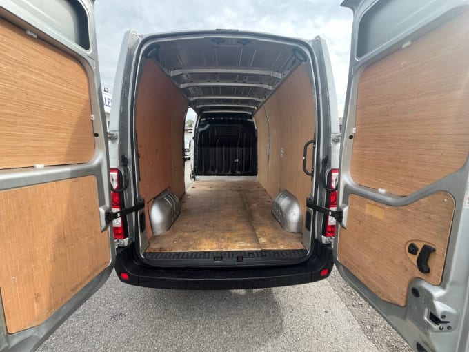 2025 Renault Master