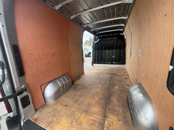 2025 Renault Master