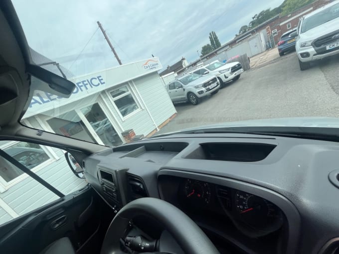 2025 Renault Master