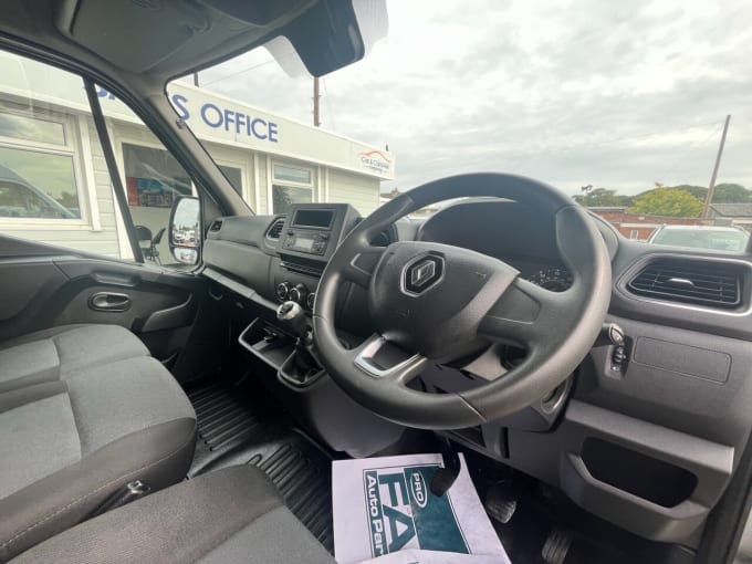 2025 Renault Master