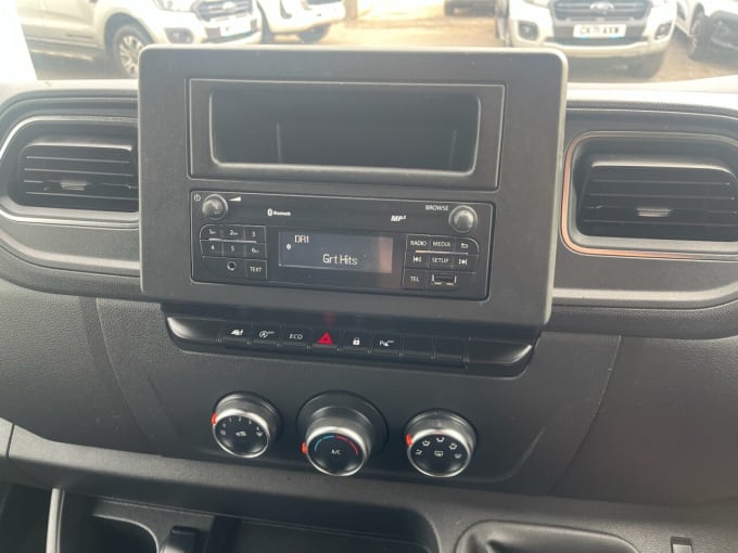 2025 Renault Master