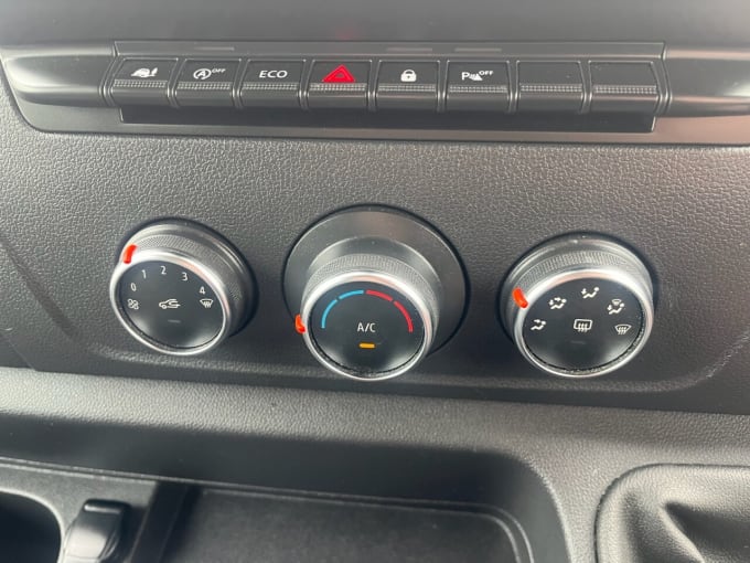 2025 Renault Master