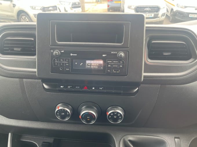 2025 Renault Master