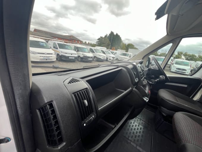 2025 Vauxhall Movano