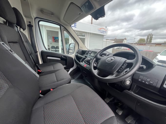2025 Vauxhall Movano