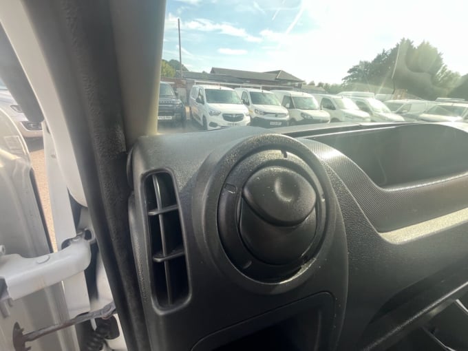 2025 Renault Master