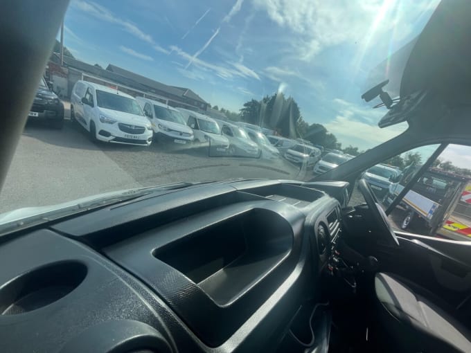 2025 Renault Master