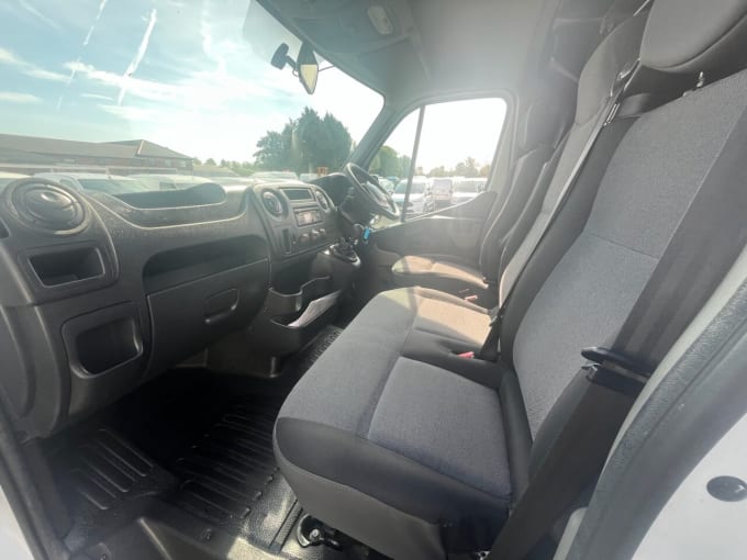 2025 Renault Master