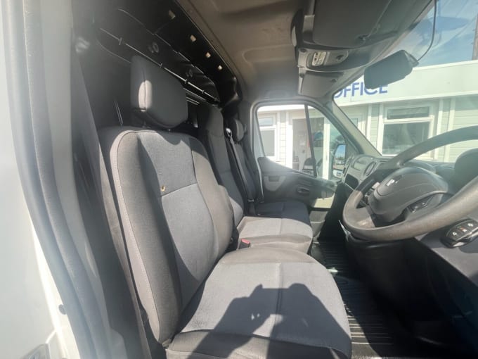 2025 Renault Master