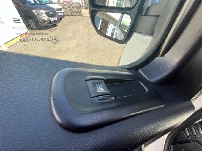 2025 Renault Master