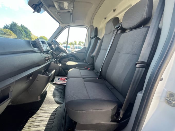 2025 Renault Master