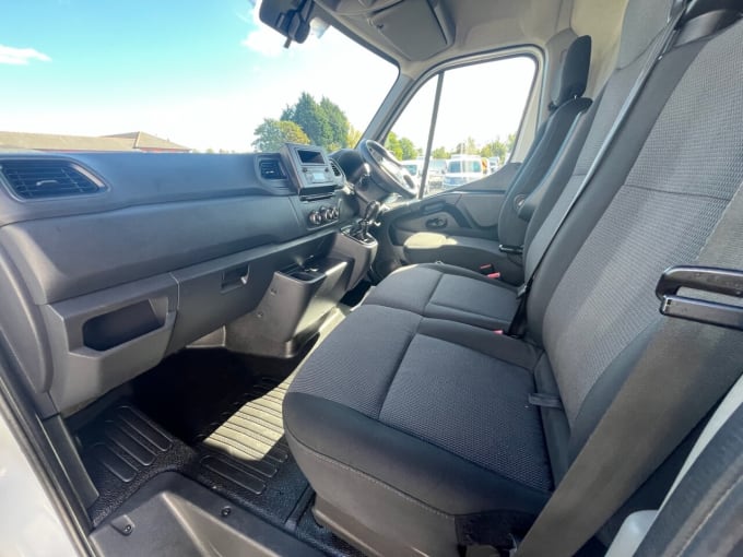 2025 Renault Master